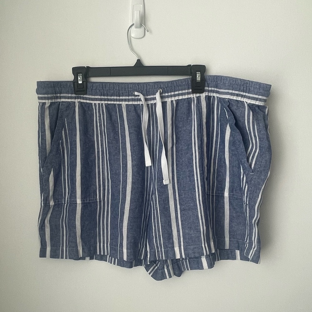 Nautica Navy and White Striped women’s Shorts size XXL